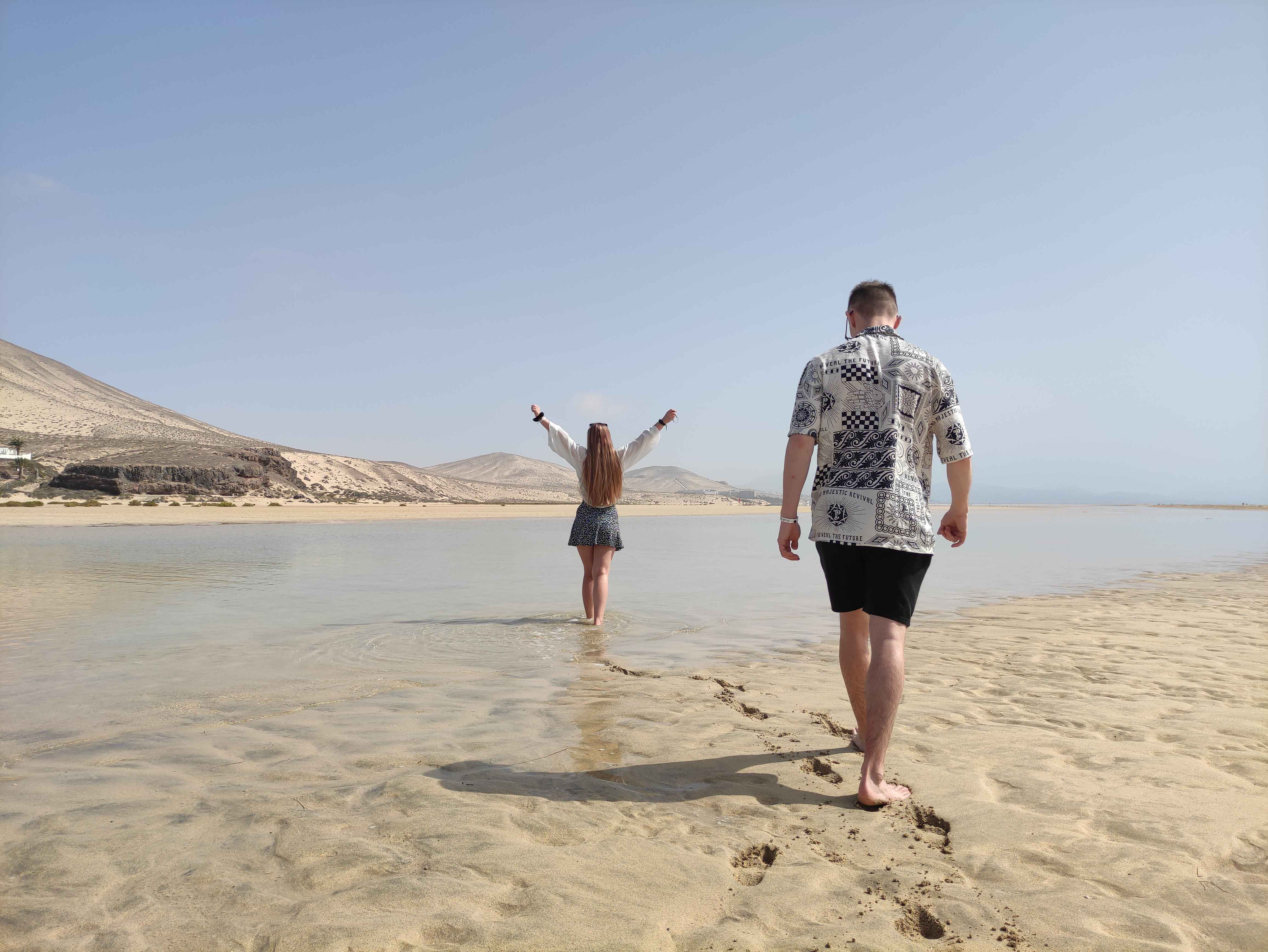 Aleksandra i Bartosz nad wodą